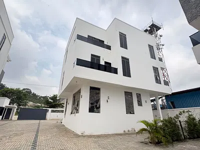 Luxury 5-Bedroom Detached Duplex with BQ & Pool — Life Camp, Abuja
