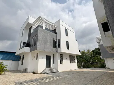 Luxury 5-Bedroom Detached Duplex with BQ & Pool — Life Camp, Abuja