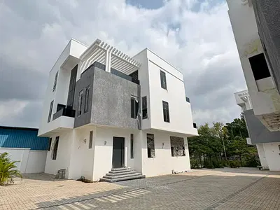 Luxury 5-Bedroom Detached Duplex with BQ & Pool — Life Camp, Abuja
