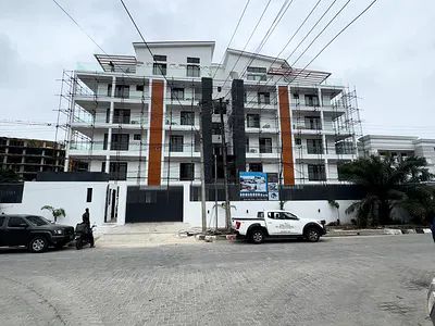 Luxury 4 Bedroom Maisonette with 2 BQS, Pool, Gym, Sauna — Ikoyi, Lagos