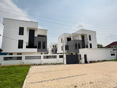 Luxury & Newly Built 5-Bedroom Detached Duplex with BQ & Pool — Life Camp, Abuja