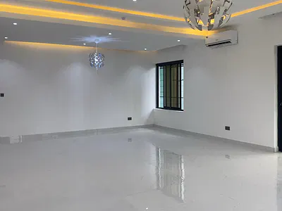 Elegant 4 Bedroom Apartment with a Pool BQ, Elevator, Cinema — Ikoyi, Lagos