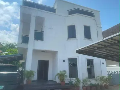 6 Bedroom Fully Detached Duplex with 2 Rooms BQ, Swimming Pool, Etc — Lekki, Lagos