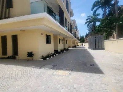 Newly Fantastic 5 Bedroom Terraced Duplex — Ikoyi, Lagos