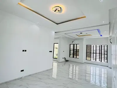 5 Bedroom Detached Duplex with Swimming Pool — Lekki, Lagos