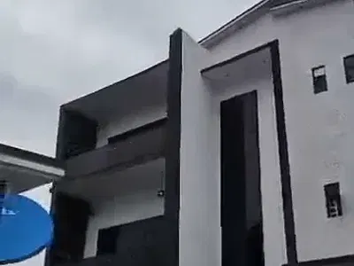 Exquistely Finished 7 Bedrooms Mansion with 2 Bedrooms Guest Chalet — Guzape District, Abuja