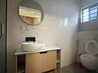 Fully Furnished Masters Bed with TV, Ac and Inverter Sharing Kitchen — Lekki, Lagos
