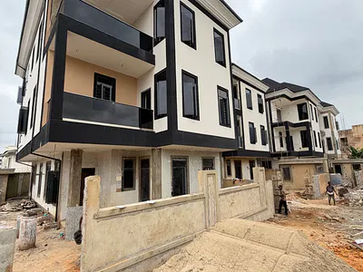 Finely Crafted 7 Bedrooms Fully Detached + BQ — GRA Phase 2, Magodo, Lagos