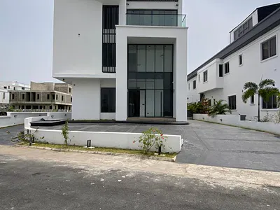 Majestic 5 Bedroom Duplex with a Pool — Lekki, Lagos