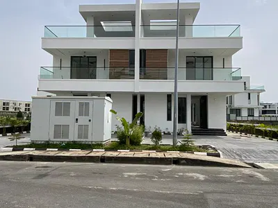 Excellent 5 Bedroom Duplex with a BQ, Pool, Cinema — Lekki, Lagos