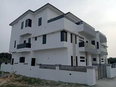 Distressed: Luxury Style 6 Bedrooms Duplex with BQ — Ibeju Lekki, Lagos