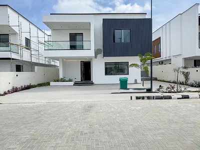 Contemporary 4 Bedroom Detached Duplex with Pool & BQ — Lekki Phase 1, Lekki, Lagos