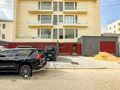 Spacious, Fully Serviced 2 Bedroom Apartment with Elevator — Lekki, Lagos