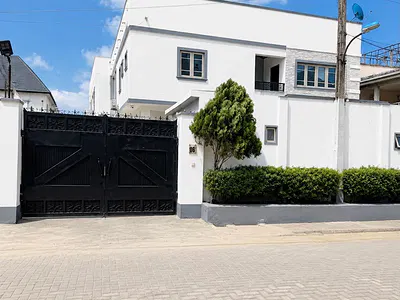 4 Bedroom Driveway Duplex — Lekki, Lagos