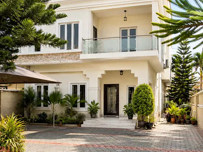 Luxury 6 Bedroom Detached Residence. — Lekki Phase 1, Lekki, Lagos