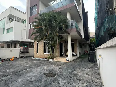 Standard Ensuit 5 Bedroom Luxury Fully Detached House with BQ/ Pool — Ikoyi, Lagos