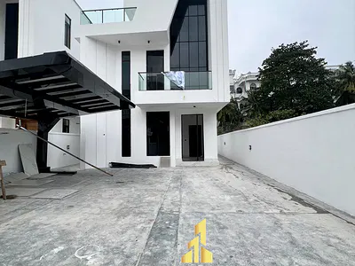 5 Bedroom Detached Duplex with Pool — Lekki, Lagos