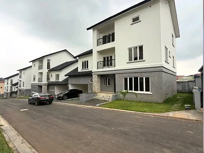 4 Bedroom Semi Detached Duplex 1 Room — Asokoro District, Abuja