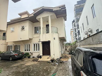 A Well Maintained 6 Bedroom Semi Detached House — Spring Bay Estate, Ikate, Lekki, Lagos
