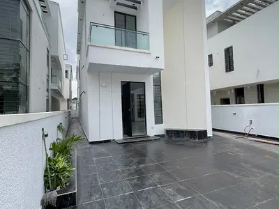 5 Bedroom Detached Duplex — Lekki, Lagos