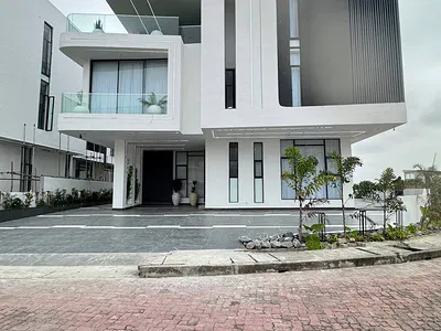 5 Bedroom Detached House with a Room BQ and Modern Pop Ceiling — Osapa, Lekki, Lagos
