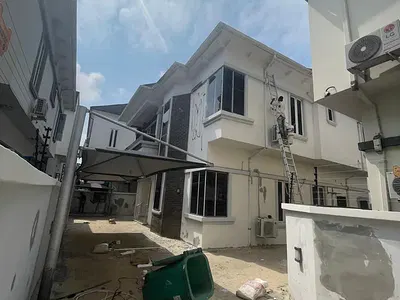 Remodeled Massive 5 Bedroom with BQ Ample Parking — Lekki, Lagos