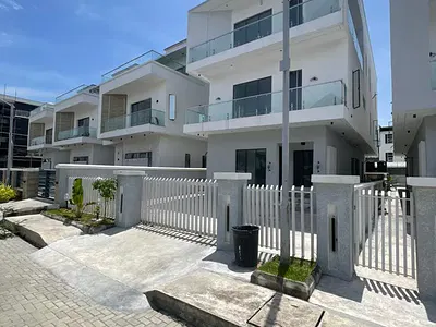 Modern Luxury 5 Bedroom Detached Home with BQ in a Nice Environment — Lekki, Lagos