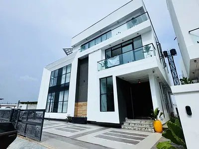 Luxurious 5 Bedroom Fully Detached Duplex with Boys Quarters & Pool — Lekki, Lagos