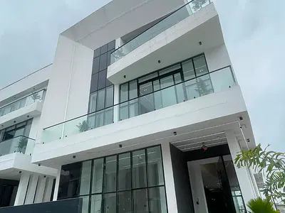 6 Bedroom Detached Duplex with Pool — Lekki, Lagos