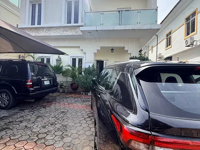 6 Bedroom Detached House with BQ — Lekki, Lagos