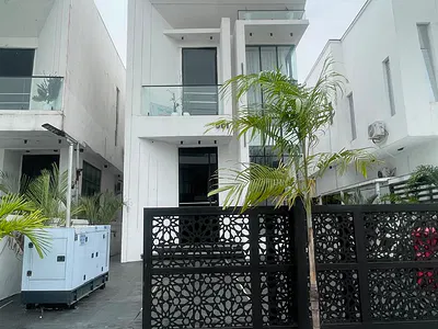 Luxury 5 Bedroom Detached Duplex with BQ + Pool — Lekki, Lagos