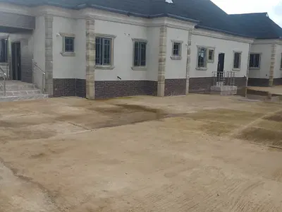 4 Bedroom Detached Bungalow with 2 Bedroom BQ — Foye Bus Stop, Olf Ife Road, Alakia, Ibadan, Oyo