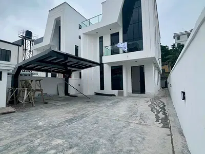 5 Bedroom Detached Duplex with Pool — Lekki, Lagos