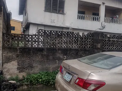 Demolishable Building — Off Omololu Bakare, Alapere, Ketu, Lagos