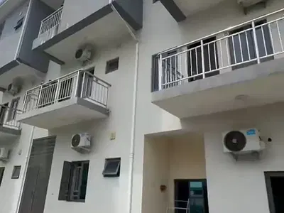 A Serviced 4-Bedroom Terraced Duplex with BQ (Video Is Attached) — Guzape District, Abuja