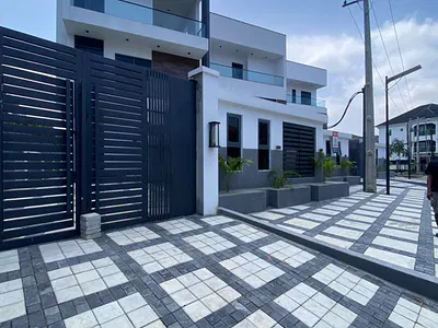 Gorgeous 5 Bedroom Duplex with a Pool, BQ, Cinema — Lekki, Lagos