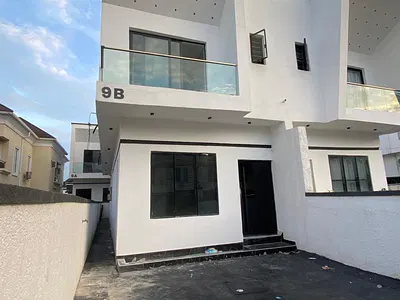 Luxury Clean Semi Detached Duplex & Gate &car Park Space — Chevron, Alternative Drive, Chevron Lekki. Lagos, Lekki, Lagos