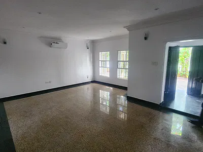 Serviced 4 Bedroom Terrace Duplex with BQ and Swimming Pool — Ikoyi, Lagos