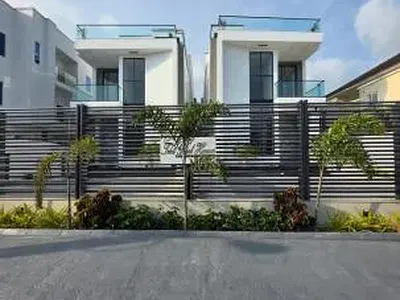 Beautifully Designed 5 Bedroom Detached Home with BQ, Cinema & Pool — Lekki, Lagos