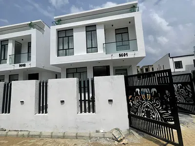 Superbly Designed 5 Bedroom Fully Detached Duplex + BQ &swimming Pool — Lekki, Lagos