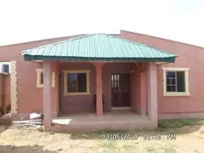 Twin Flat Block with 3 and 2 Bedroom Bungalows — Igbesi Street, Ilorin South, Kwara