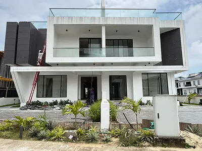 Spacious 5bedroom Semi Detached Duplex with Pool &cinema — Lekki, Lagos