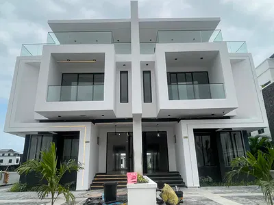 5 Bedroom Detached Mansion with Pool and Gym — Lekki, Lagos