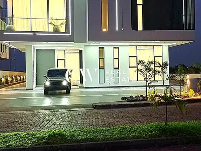 6 Bedroom Detached Duplex — Lekki, Lagos