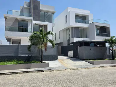 Uniquely Crafted 5 Bed Detached Home, Elevator, Pool, Well Plan Estate — Ikoyi, Lagos