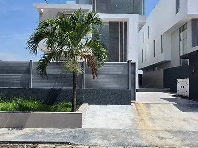 Uniquely Crafted 5bed Detached Home, Elevator, Pool, Well Plan Estate — Ikoyi, Lagos