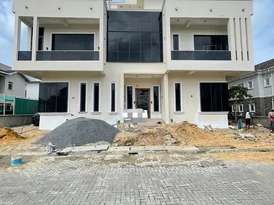 7 Bedroom Detached Duplex with Pool — Lekki, Lagos