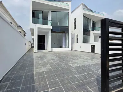 5 Bedroom Detached Duplex with Swimming Pool — Lekki, Lagos