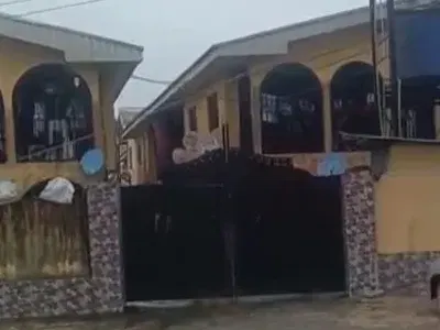 8 Flats of 3 Bedroom Each, & 4shops on a 100FT by 100FT Land — Joromi Tarred Road, Off Ekenwan Road, Benin, Oredo, Edo