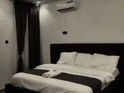 Well Furnished and Functioning 12rooms Hotel 100FT by 100FT Land — Airport Road, GRA, Close to First Bank, Benin, Oredo, Edo